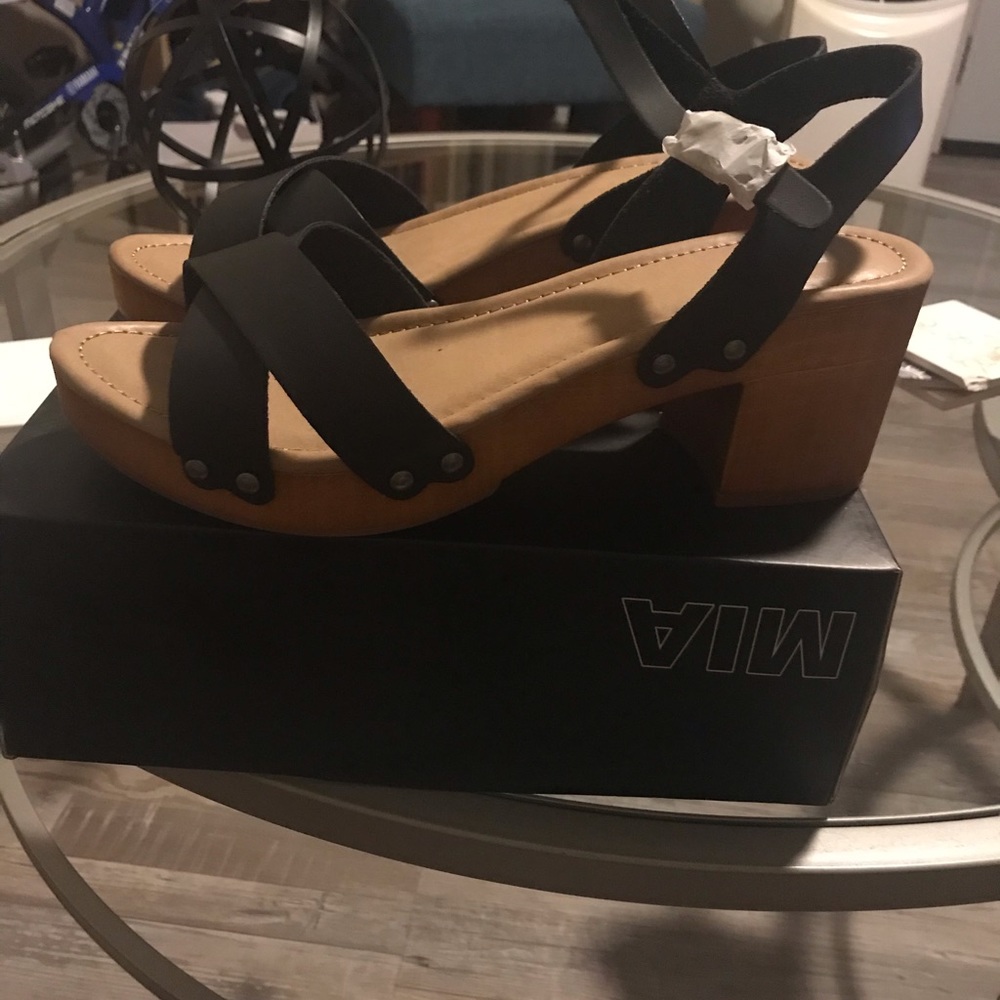 Shoes Sandals - Picture 2 of 7